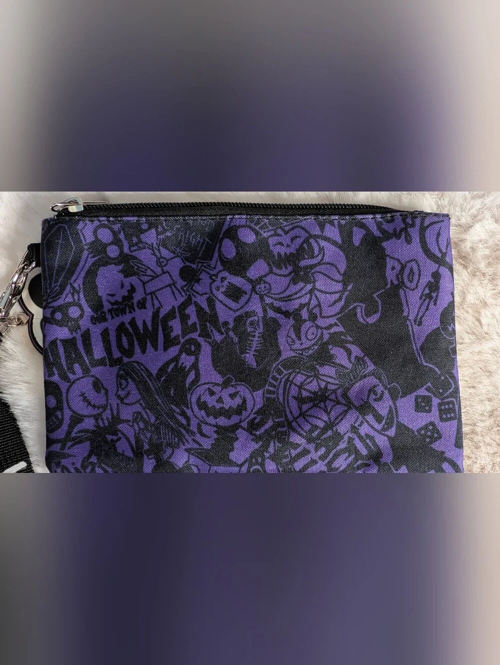Disney durable detachable closure